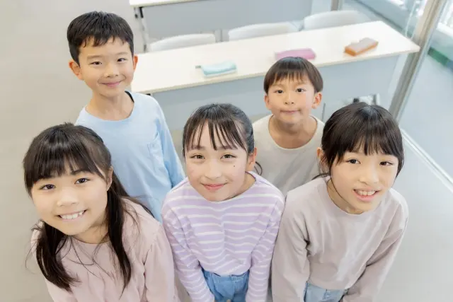 5人の小学生