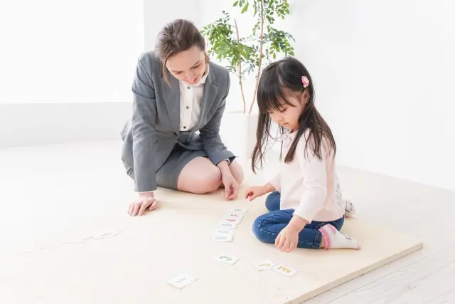 ネイティブのレッスンを受ける女の子